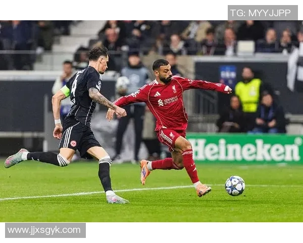 利物浦半场三比一领先法兰克福 范迪克科纳特头球建功埃基蒂克破旧主